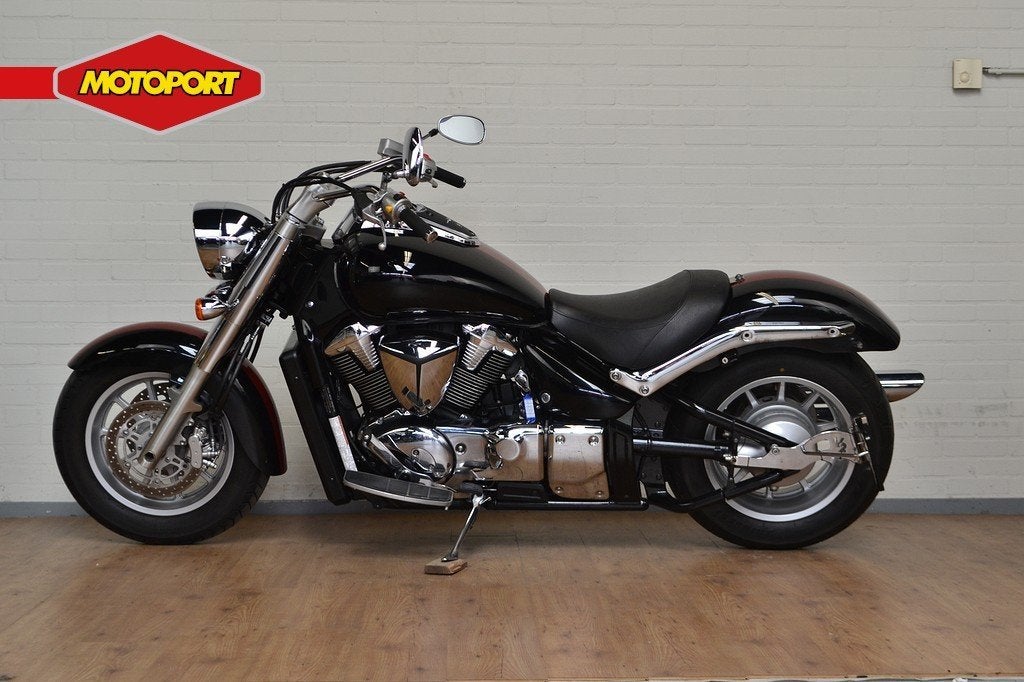 Suzuki C 1800 R (bj 2009), Lange Dreef 12
4131NH  Vianen, NL, Suzuki, Chopper, Bedrijf