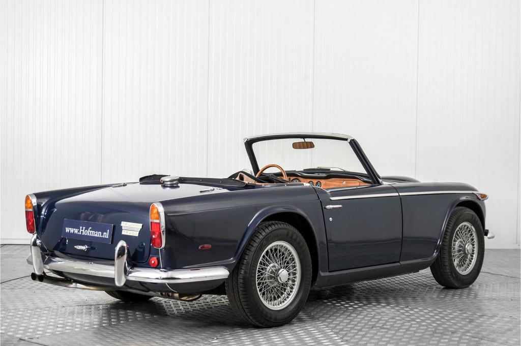 Triumph TR5 TR250 overdrive spaakwielen (bj 1968), Auto's, Triumph, Gebruikt, Overige modellen, Cabriolet, Blauw
