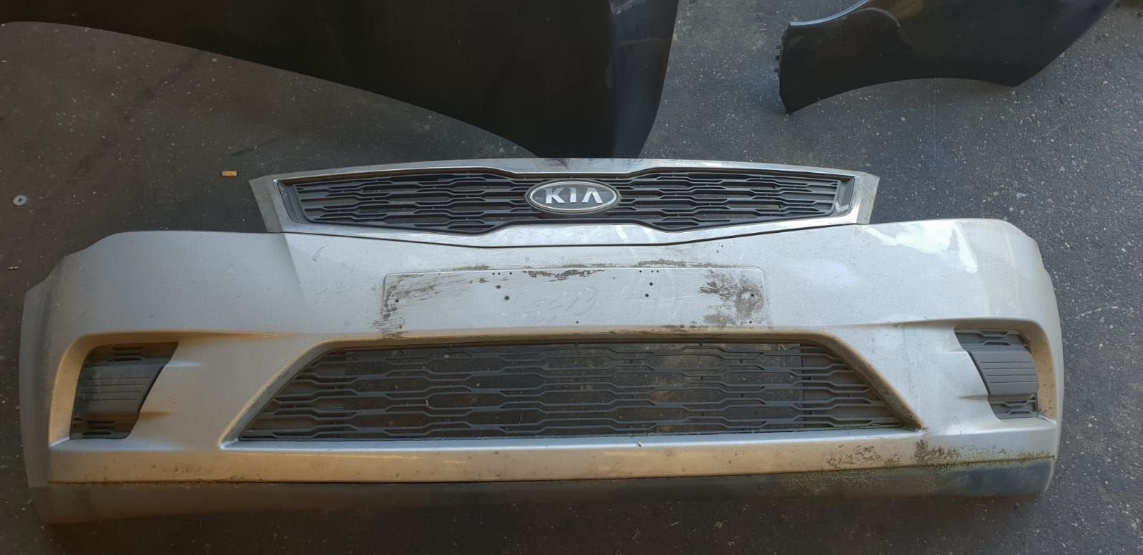 KIA CEED VOORBUMPER  BJ 2011, Auto-onderdelen, Carrosserie en Plaatwerk, Gebruikt, -, Voor, -