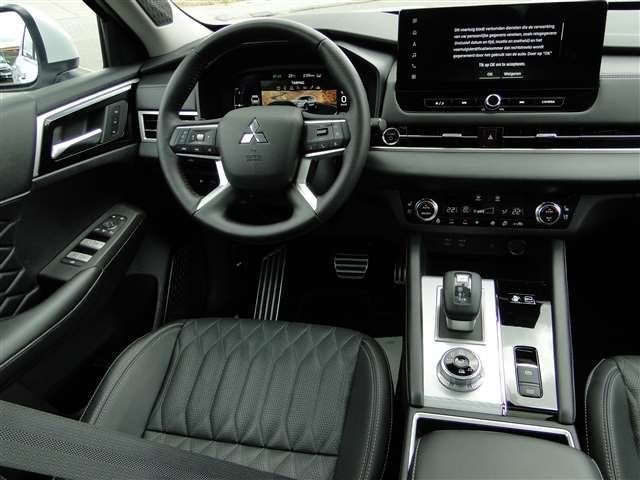 Mitsubishi Outlander 2.4 Phev 306pk Instyle | Leer | Schuifd, Auto's, Automaat, 2095 kg, 136 pk, Zwart