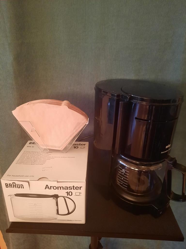Braun Koffiezetapparaat met extra glazen pot en filters, Gebruikt, 10 kopjes of meer, Koffiemachine, Gemalen koffie