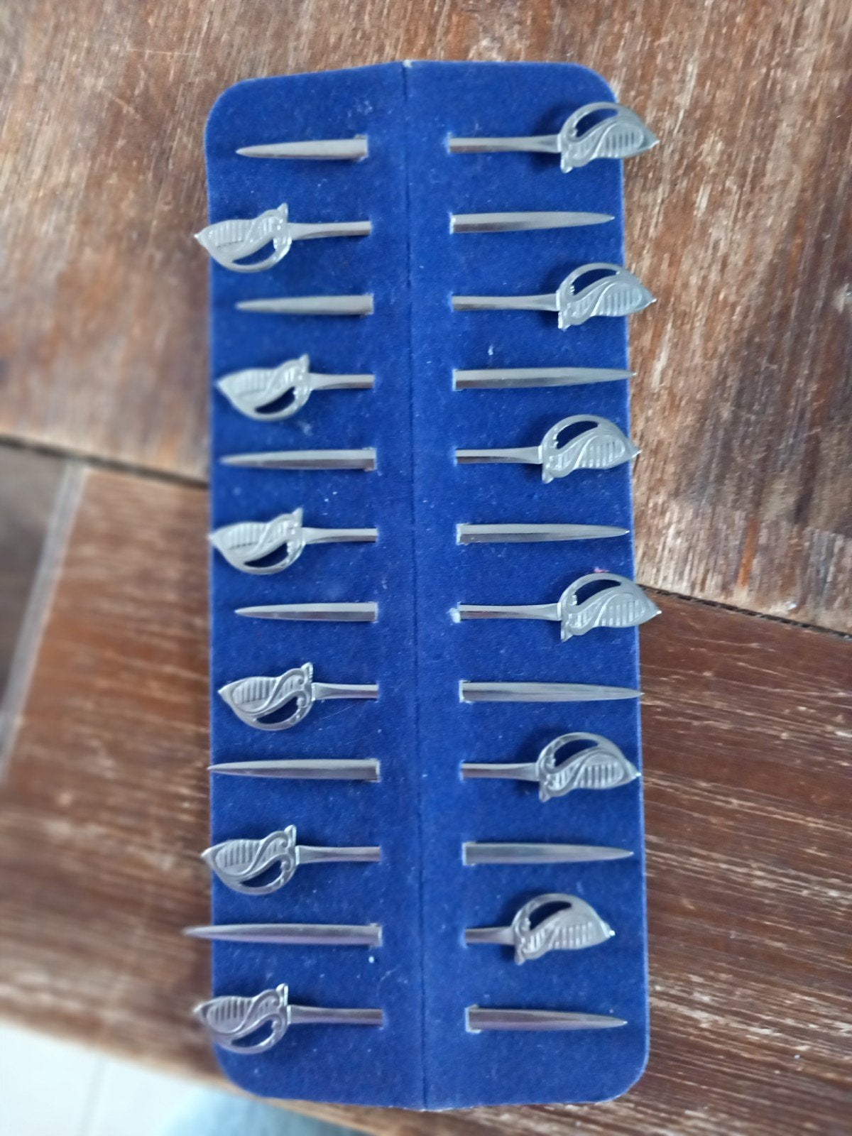 Set van 20 zilverkleurige cocktailprikkers in houder, Ophalen