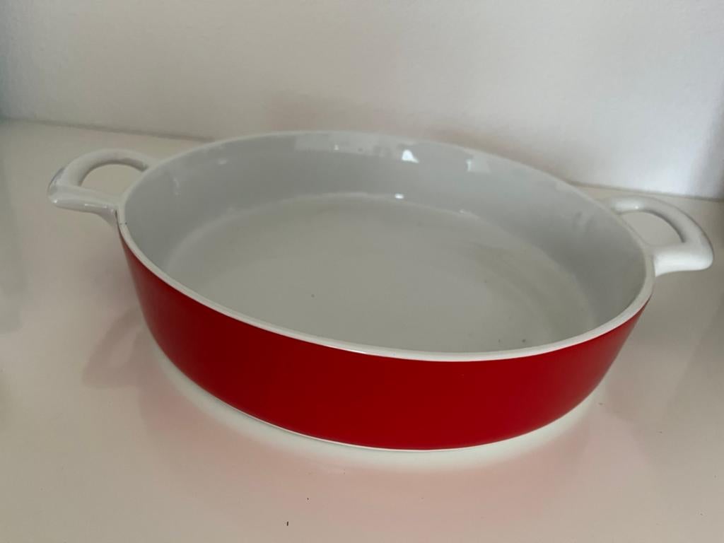 Rode ovenschaal met handvatten - Intermezzo doorsnee 27 cm., Overige typen, Ophalen of Verzenden, Zo goed als nieuw, Steen/keramiek