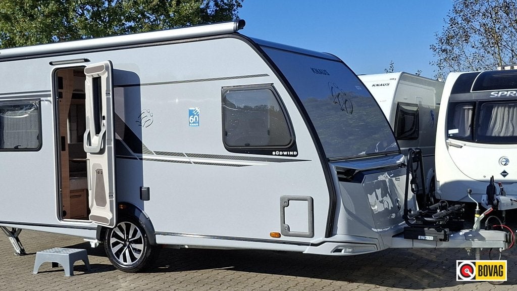 Knaus Sudwind Black Selection 450 FU incl. Mover,Thule Lfl,F, Rondzit, Lengtebed, Fietsenrek, Bedrijf