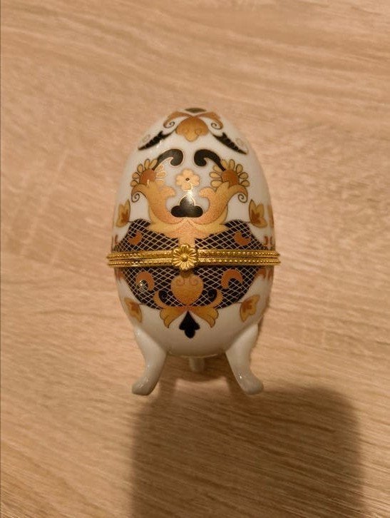 Porseleinen Sieraden Doosje - Ei Vorm met Gouden Details, Ophalen of Verzenden