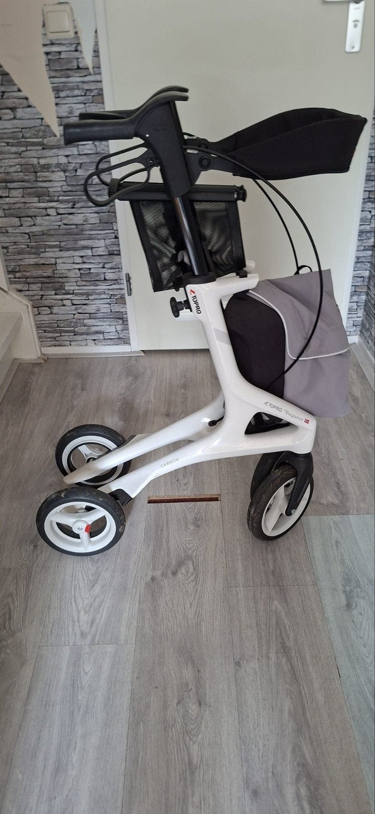 Licht gewicht rollator, Diversen, Ophalen, Opvouwbaar, Zo goed als nieuw