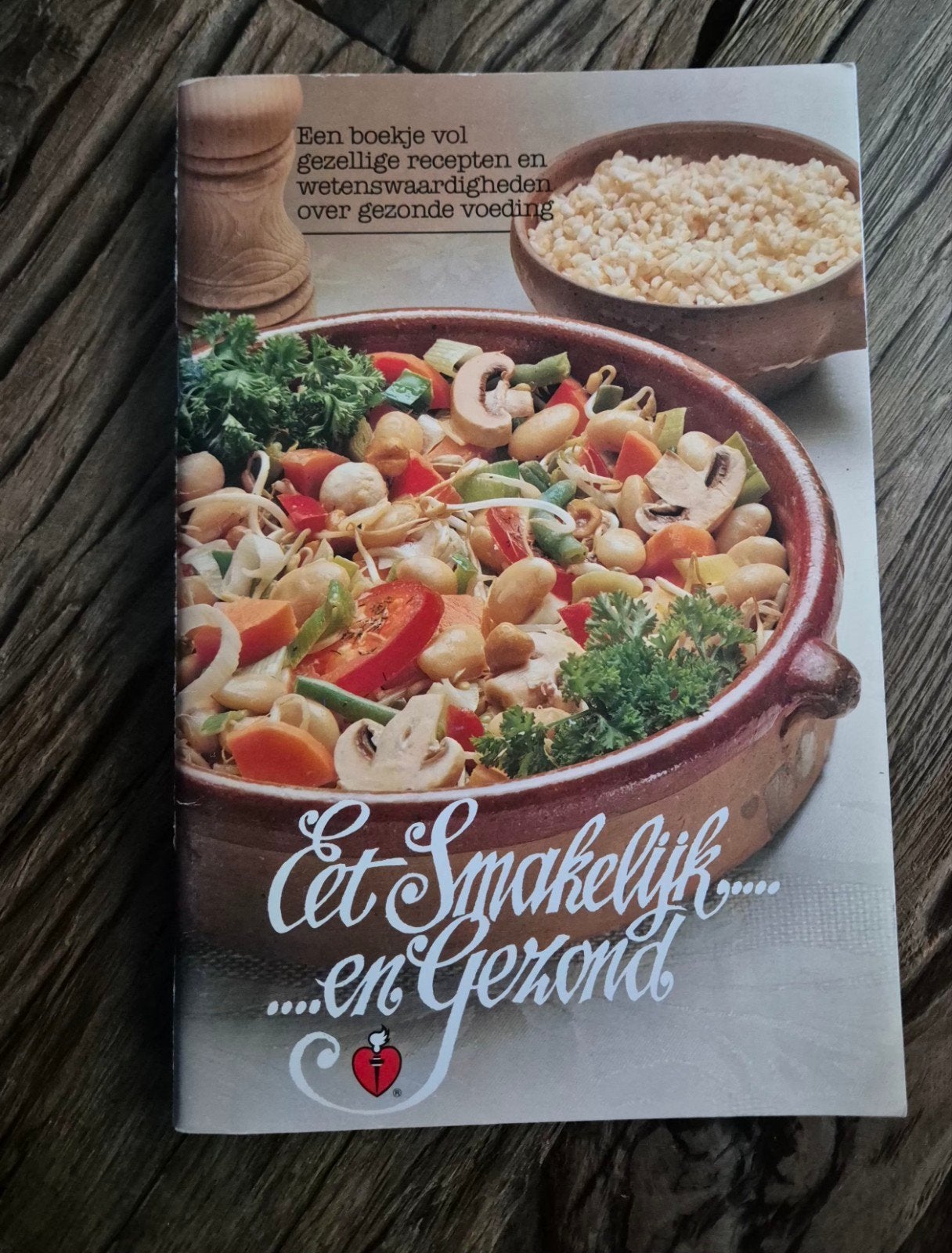 Eet Smakelijk... en Gezond - Nederlandse Hartstichting, Boeken, Gelezen, Hoofdgerechten, Nederlandse Hartstichting, Ophalen of Verzenden