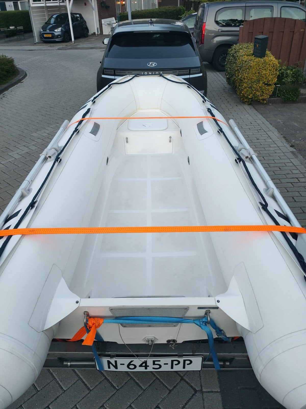 Foto 2 van Suzumar rib rubberboot met suzuki 5pk  4t buitenboordmotor e