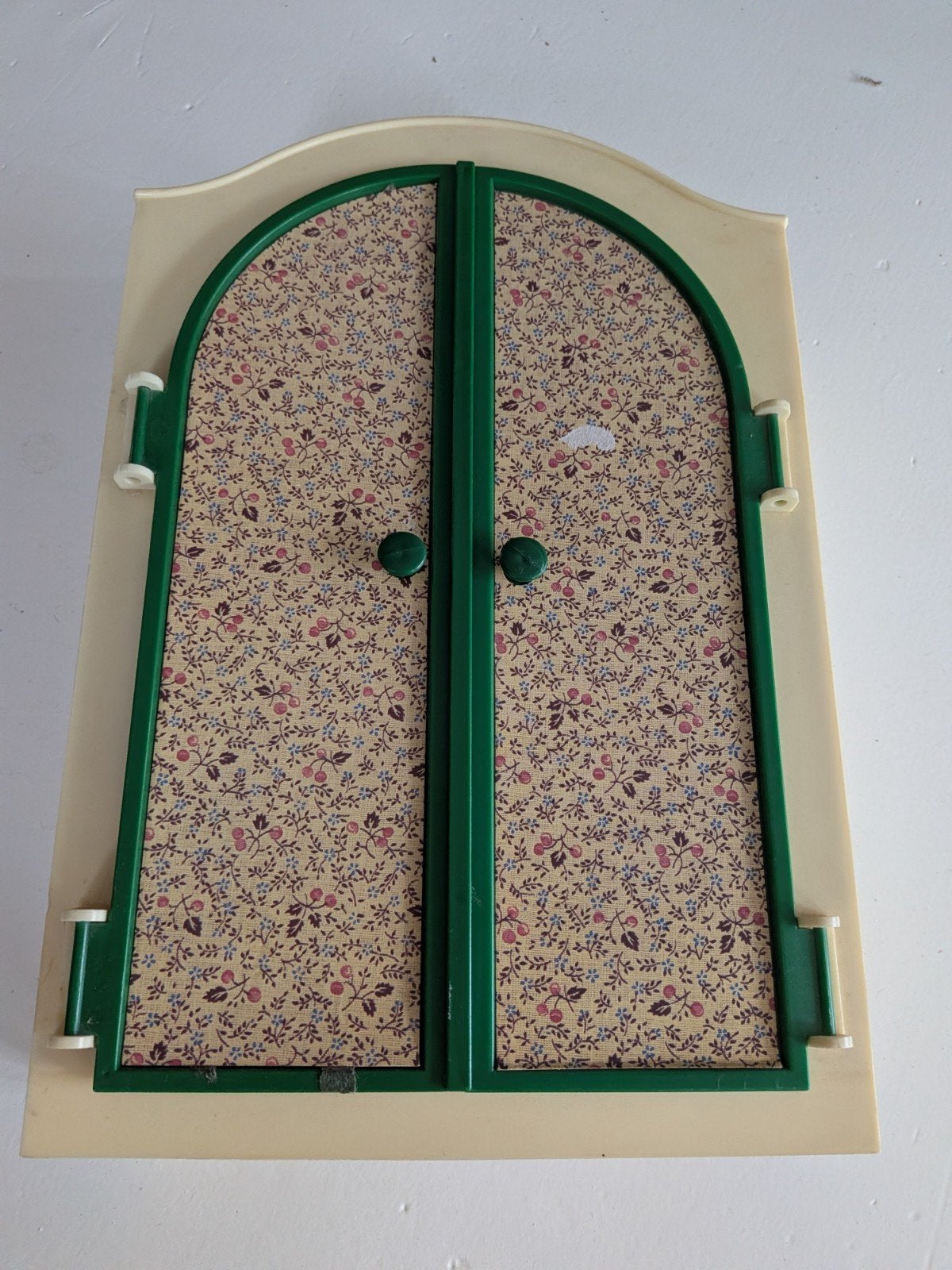 Vintage poppenhuis meubels: bed, wieg en kast, Ophalen of Verzenden, Gebruikt, Toebehoren