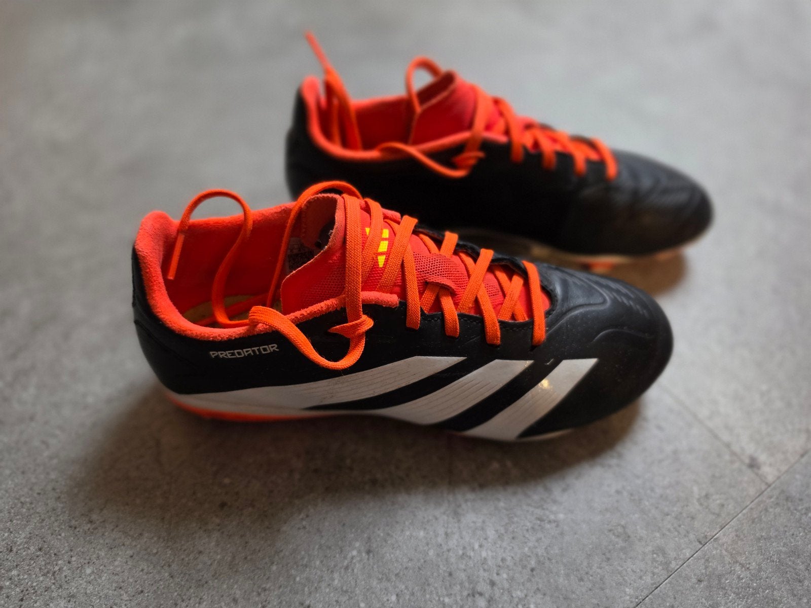 Adidas voetbalschoenen maat 37,5 - zo goed als nieuw, Ophalen, Zo goed als nieuw, Schoenen