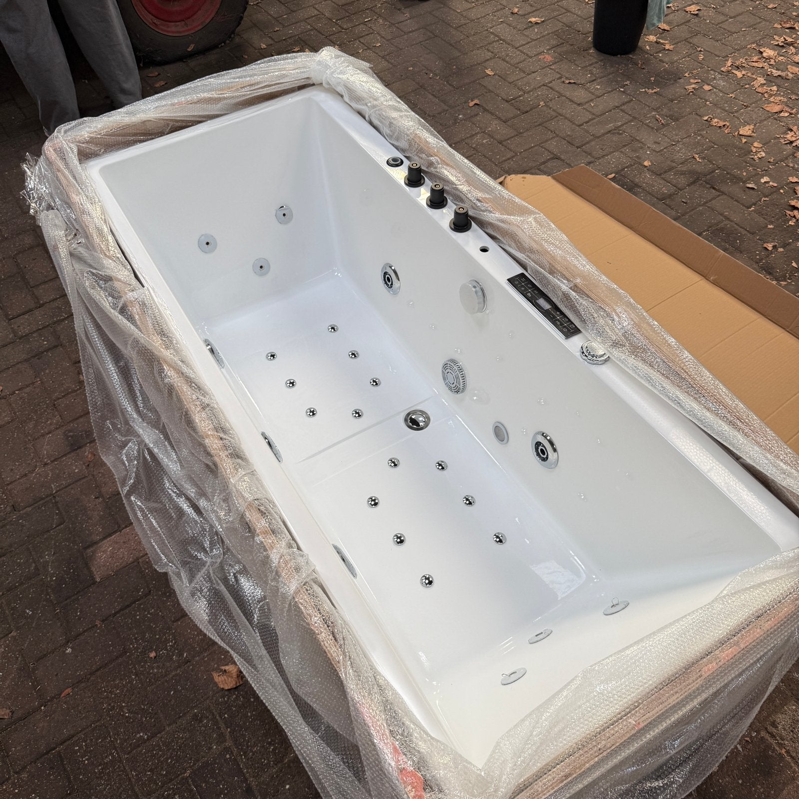 NIEUW Luxe whirlpool massagebad – 2 pers. (Reusel ophaling), Ophalen, Nieuw, Vast