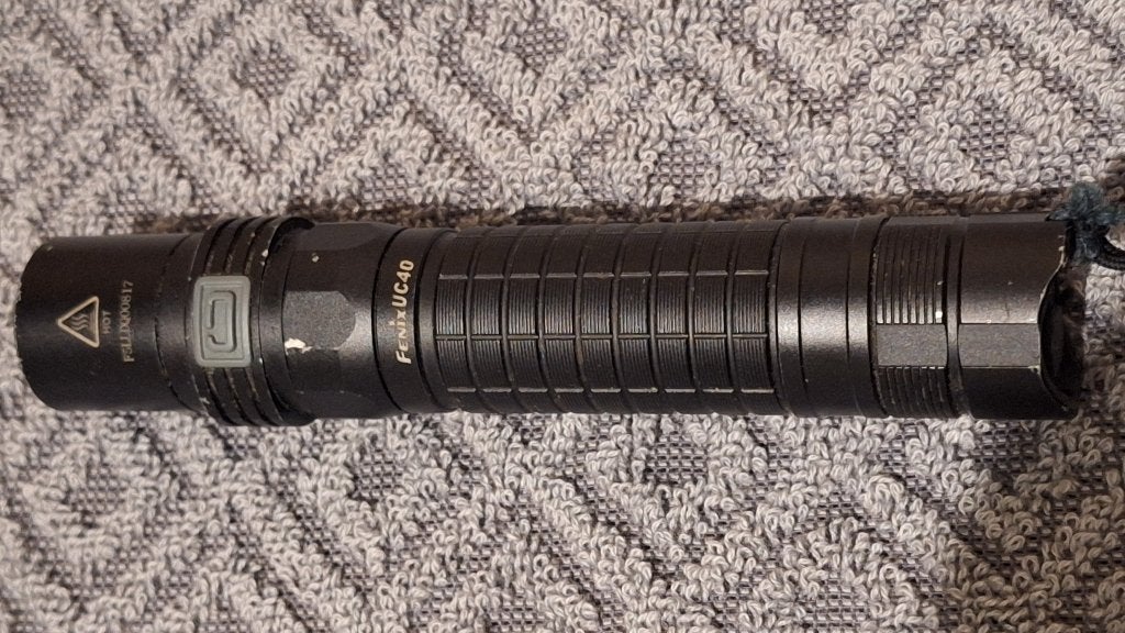 Fenix UC40 led zaklamp, Caravans en Kamperen, Ophalen, Gebruikt, Batterij