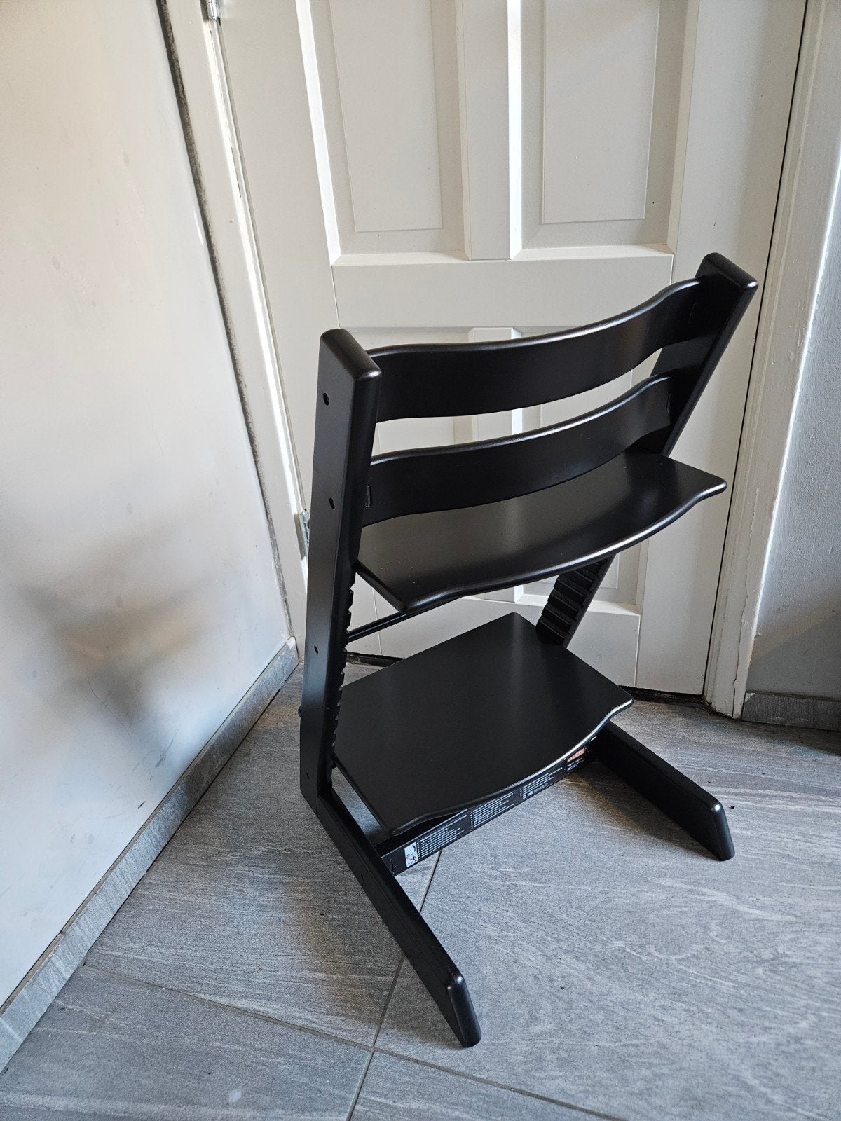 Zwarte Stokke tripp trapp, nieuw model., Ophalen, Zo goed als nieuw, Meegroeistoel, Aanschuifbaar