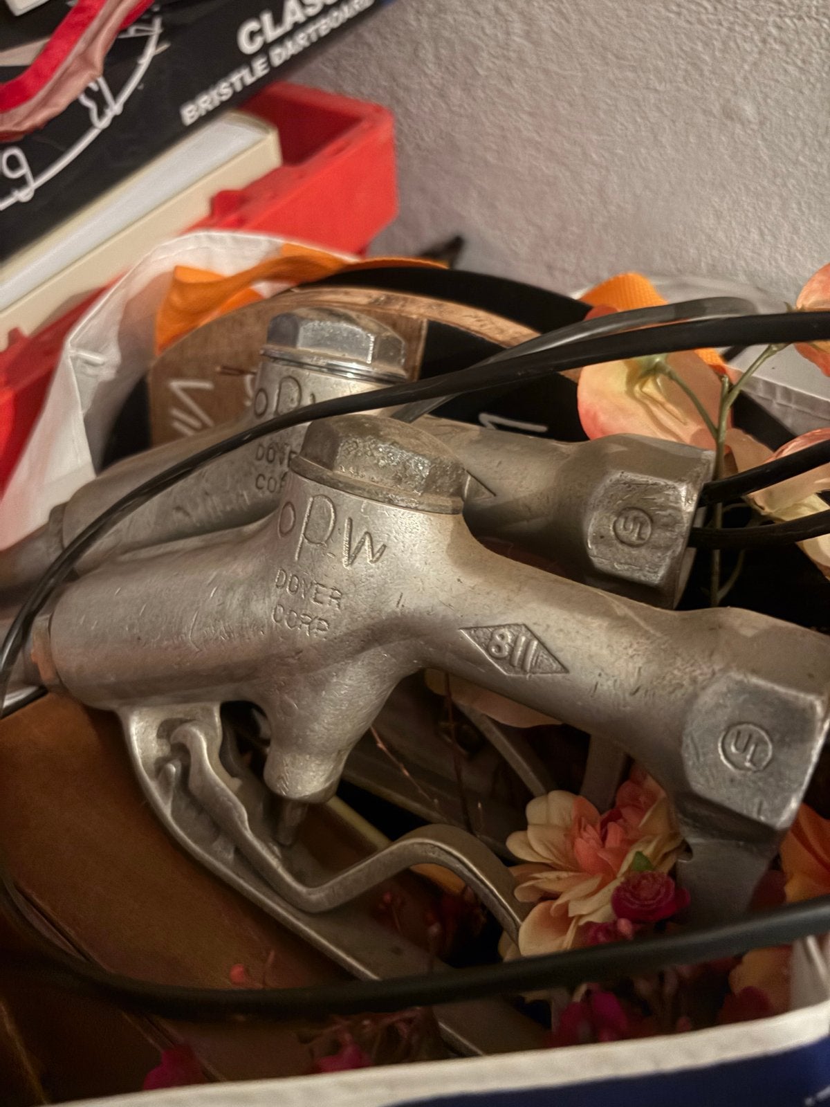2 mooie oude benzinepomp pistolen uit jaren 50 retro mancave, Ophalen, Huis en Inrichting