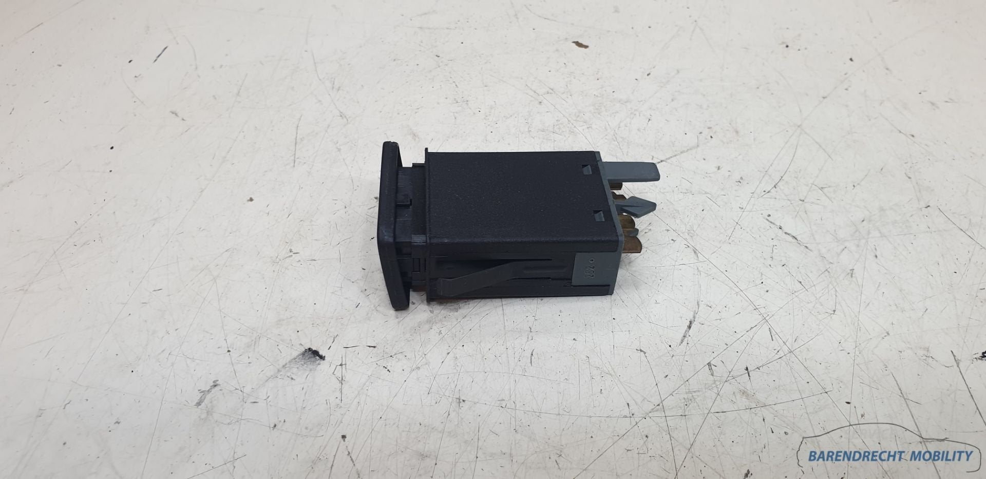 Gevarenlicht schakelaar Golf IV Bora VW 1J0953235J paniek al, Gebruikt, Volkswagen, Volkswagen AG, Berliner Ring 2
38440  Wolfsburg, DE