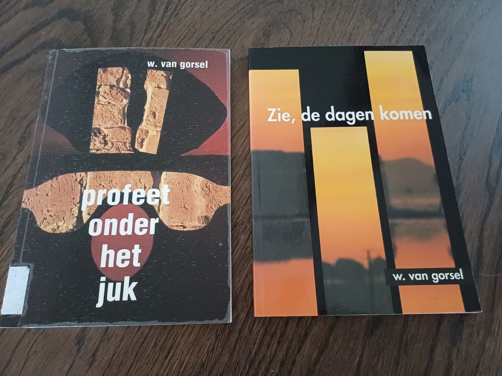 2 boeken van W.W. van Gorsel: Profeten en Dagen, Ophalen of Verzenden, Zo goed als nieuw, Christendom | Protestants