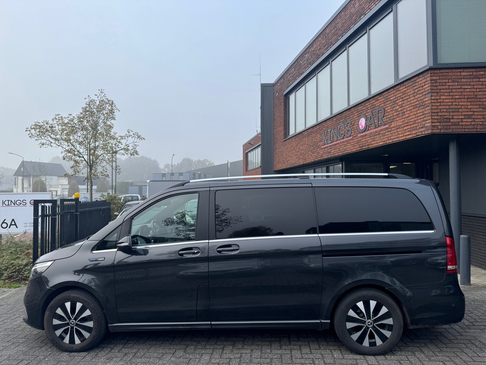 Mercedes-Benz EQV 300 L2 90 kWh 8 PERS PANO ACC LEDER 360 BU, Auto's, Dealer onderhouden, Gebruikt, Overige modellen, 2535 kg