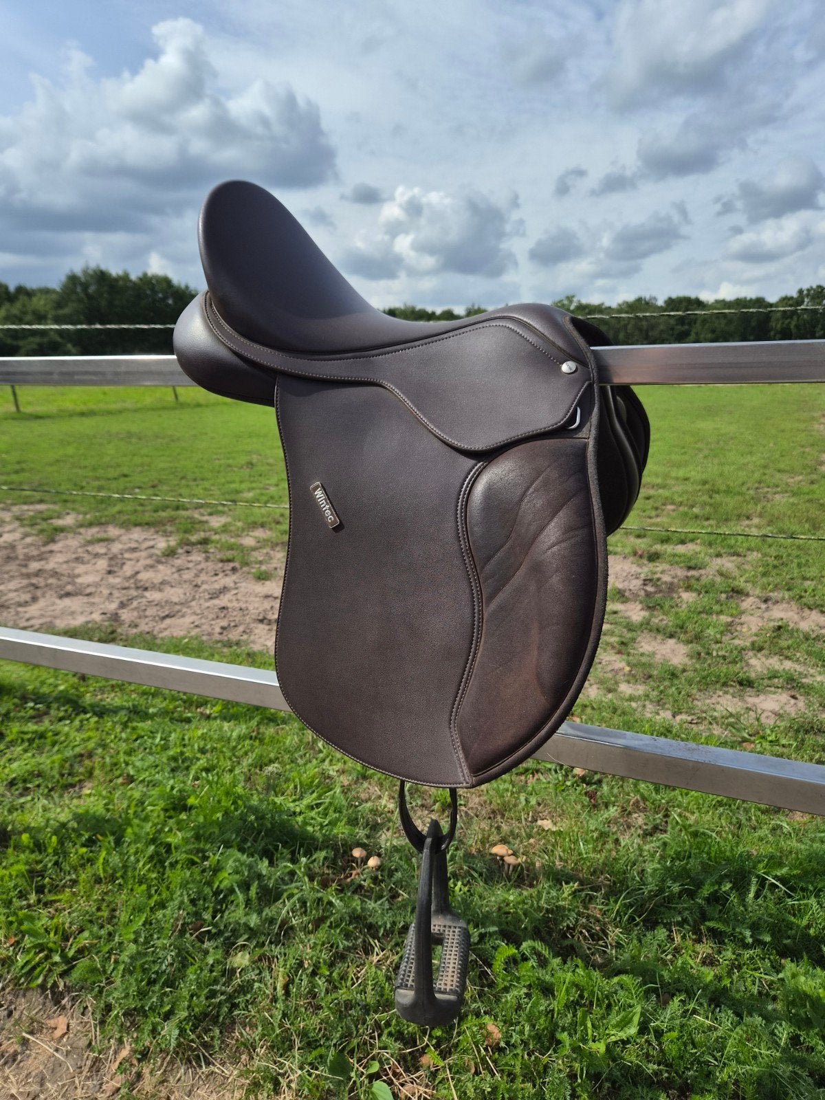 Bruin wintec veelzijdigheidszadel (cair) 17 inch, Dieren en Toebehoren, Ophalen, Zo goed als nieuw