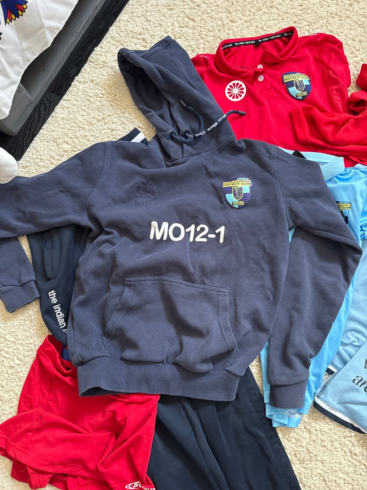 Donkerblauwe Hoodie en rokje met Logo's - 140/152, Sport en Fitness, Ophalen of Verzenden, Zo goed als nieuw, Kleding
