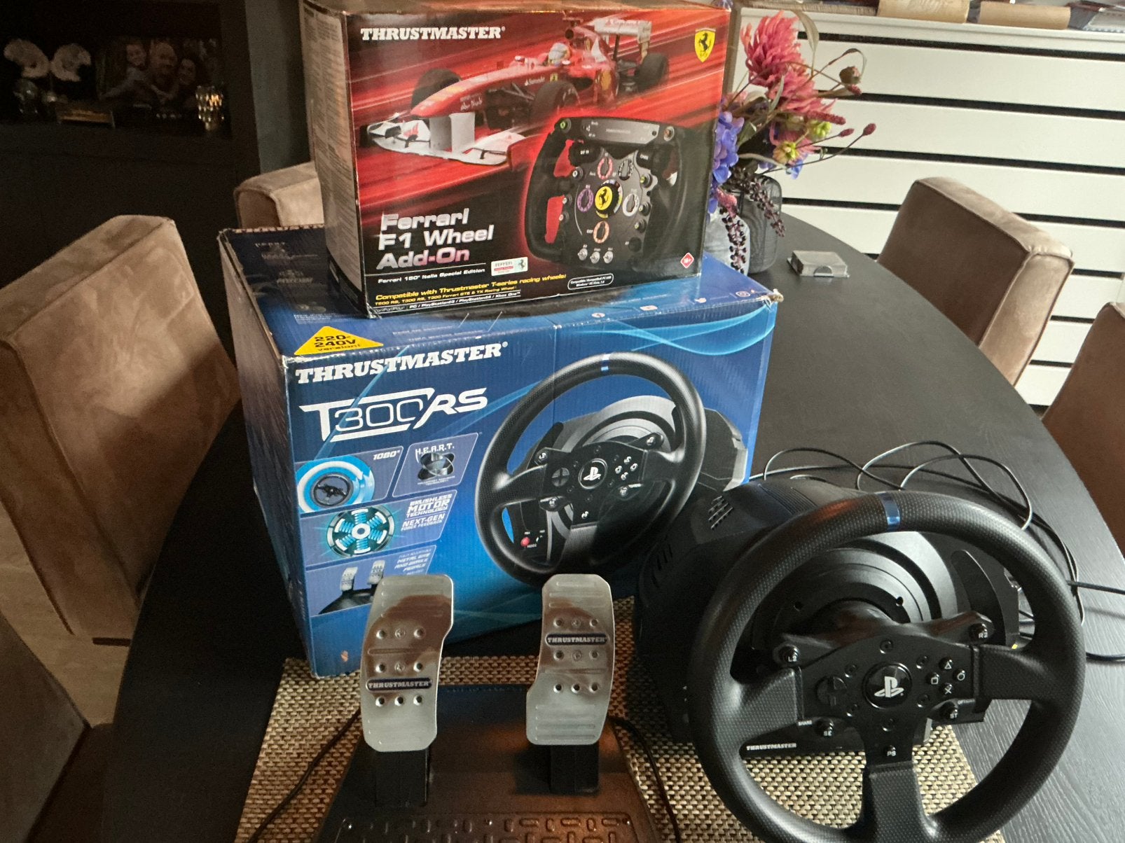 Thrustmaster T300RS met pedalen en racestuur ferrari add-on, Spelcomputers en Games, Spelcomputers | Sony PlayStation Consoles | Accessoires