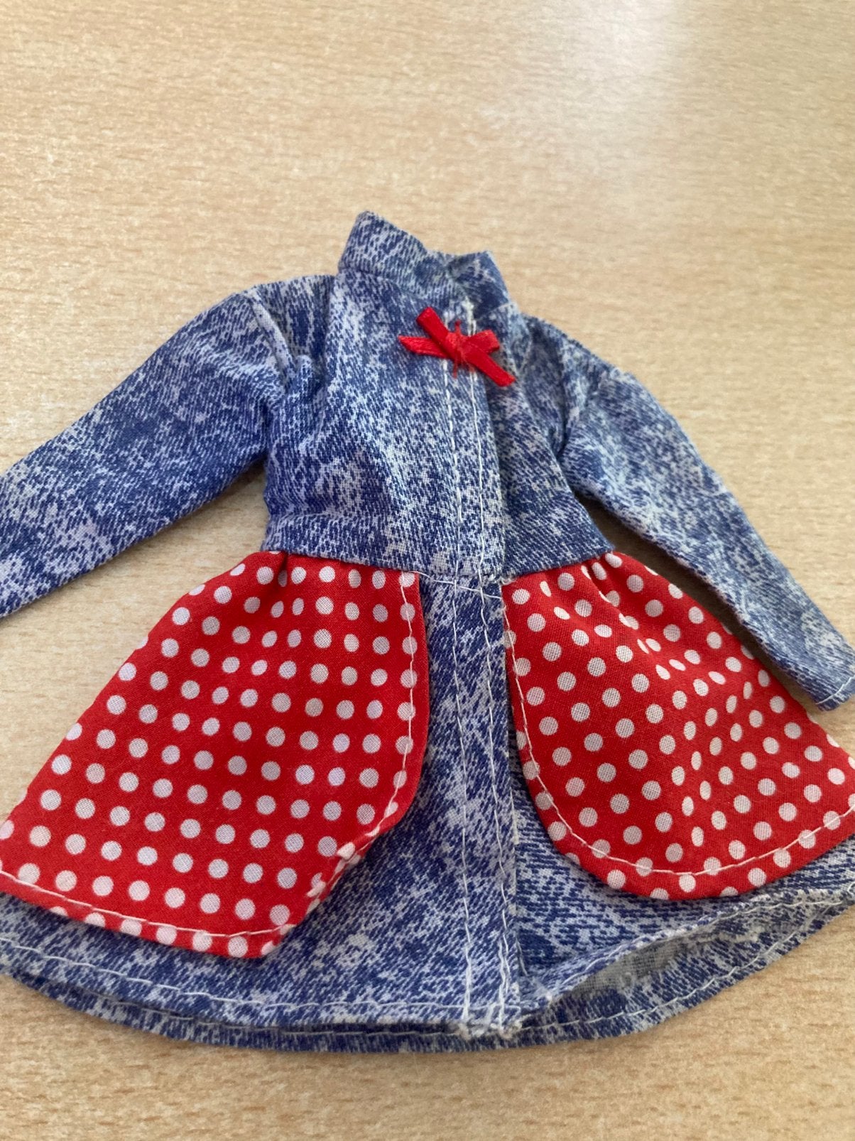 Vintage Barbie Acid Wash Denim Dress 1990 (Mattel 8750), Verzamelen, Poppen, Ophalen of Verzenden, Zo goed als nieuw