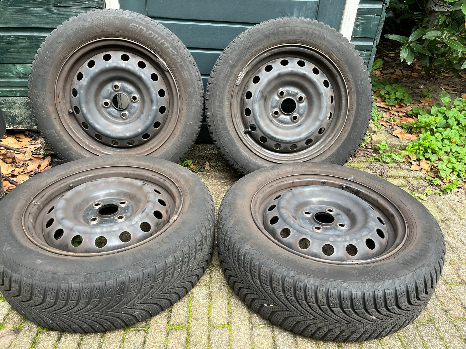 Vredestein Snowtrac 5 winterbanden op stalen velg 185/60 R15, Auto-onderdelen, Ophalen, Gebruikt, 15 inch, Banden en Velgen