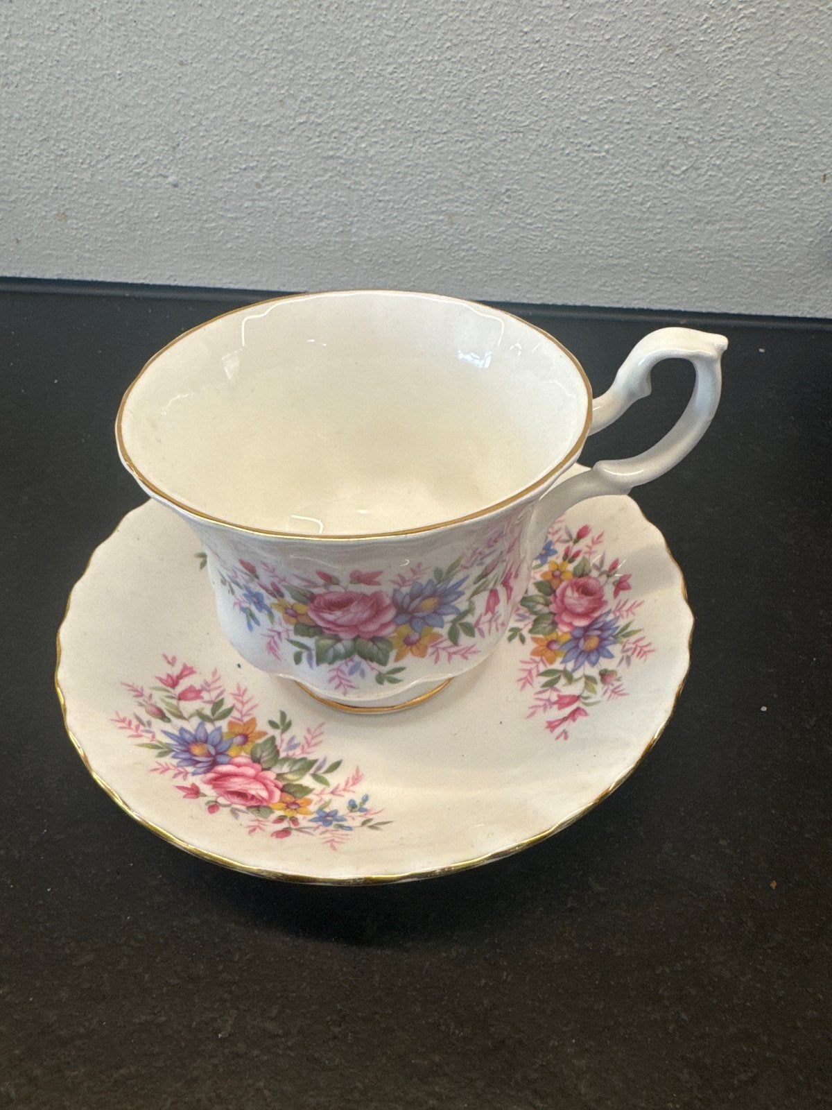 Royal Albert Bone China kop en schotel - Bloemenpatroon, Ophalen of Verzenden