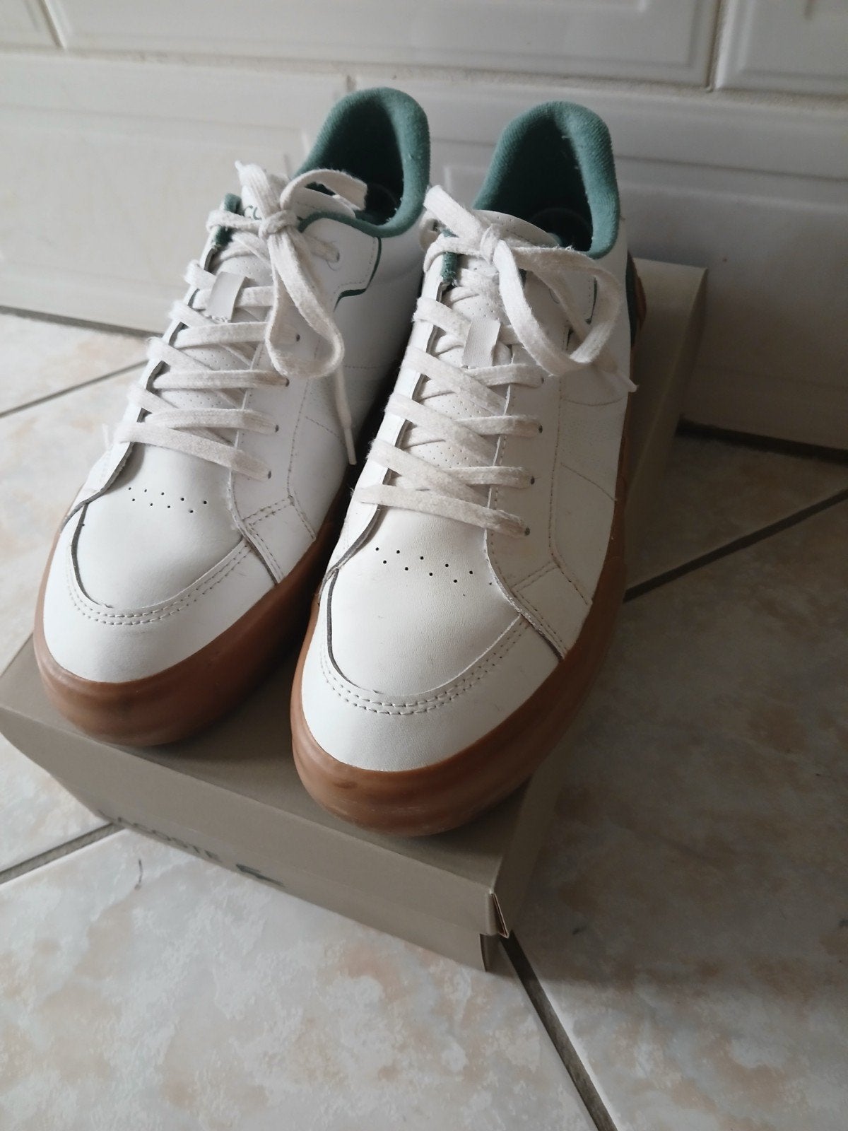Trendy Lacoste sneakers maat 43, Ophalen of Verzenden, Sneakers of Gympen, Gedragen, Wit