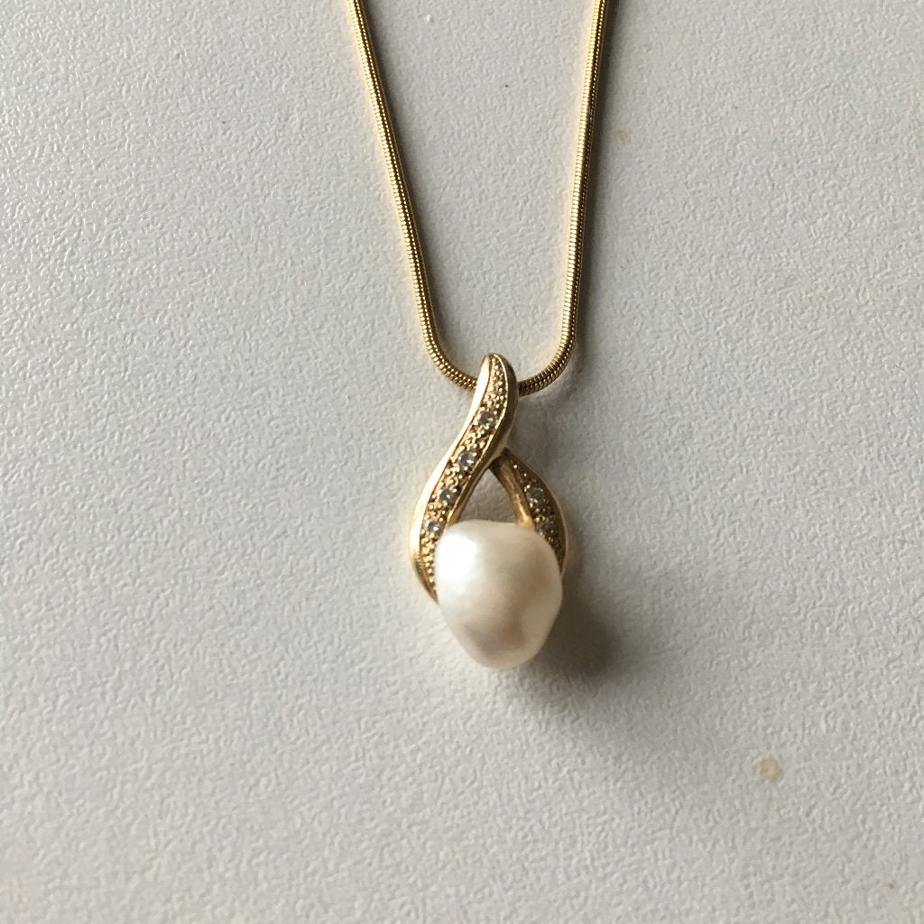 14 karaat gouden hanger met parel, 6 briljantjes aan ketting, Ophalen of Verzenden, Goud, Ketting