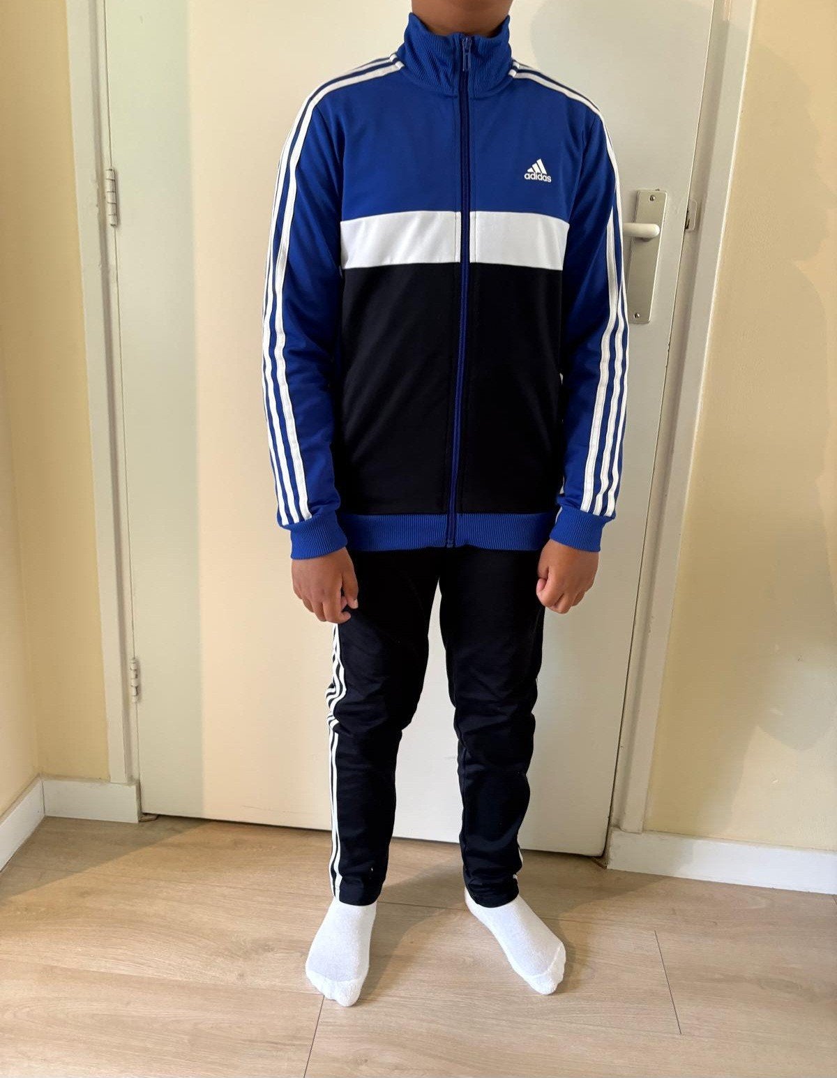 Adidas trainingspak maat 152, Kinderen en Baby's, Kinderkleding | Maat 152, Adidas, Gebruikt, Ophalen of Verzenden, Setje