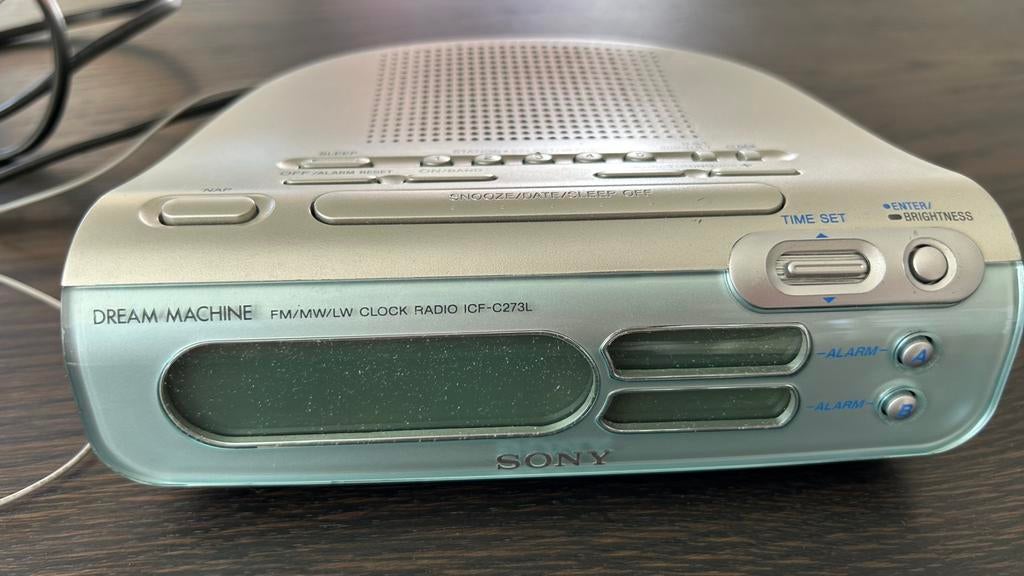 Wekkerradio sony dreammachine zilvergrijs, Ophalen, Zo goed als nieuw