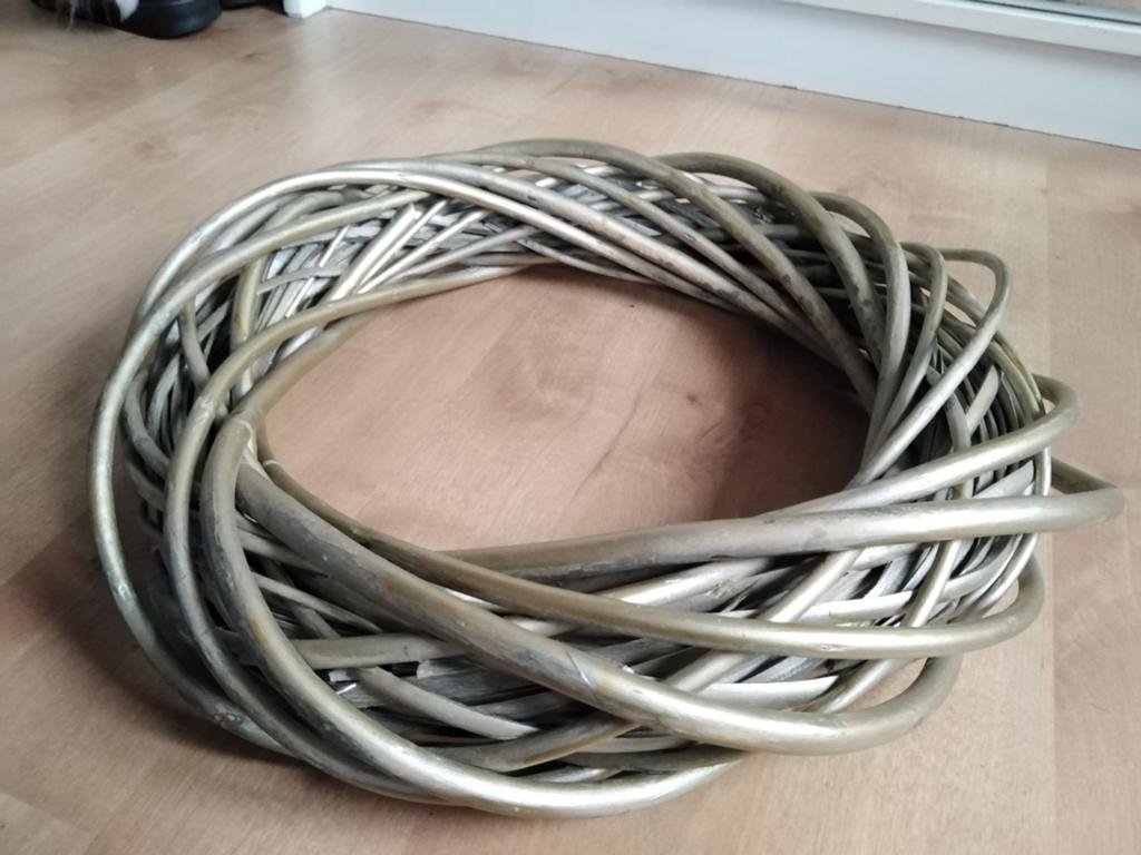 Gevlochten krans goudkleurig, Ophalen of Verzenden, Zo goed als nieuw