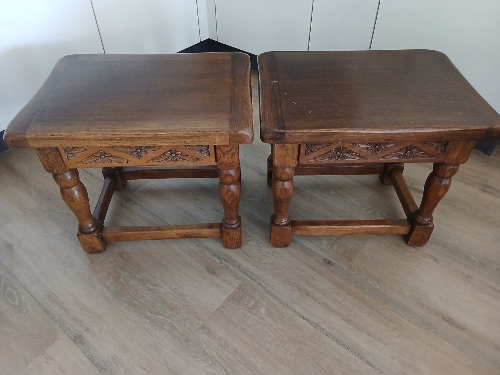 te koop 2 bijzettafeltjes/ nachtkastje, Minder dan 55 cm, Gebruikt, Rechthoekig, Hout