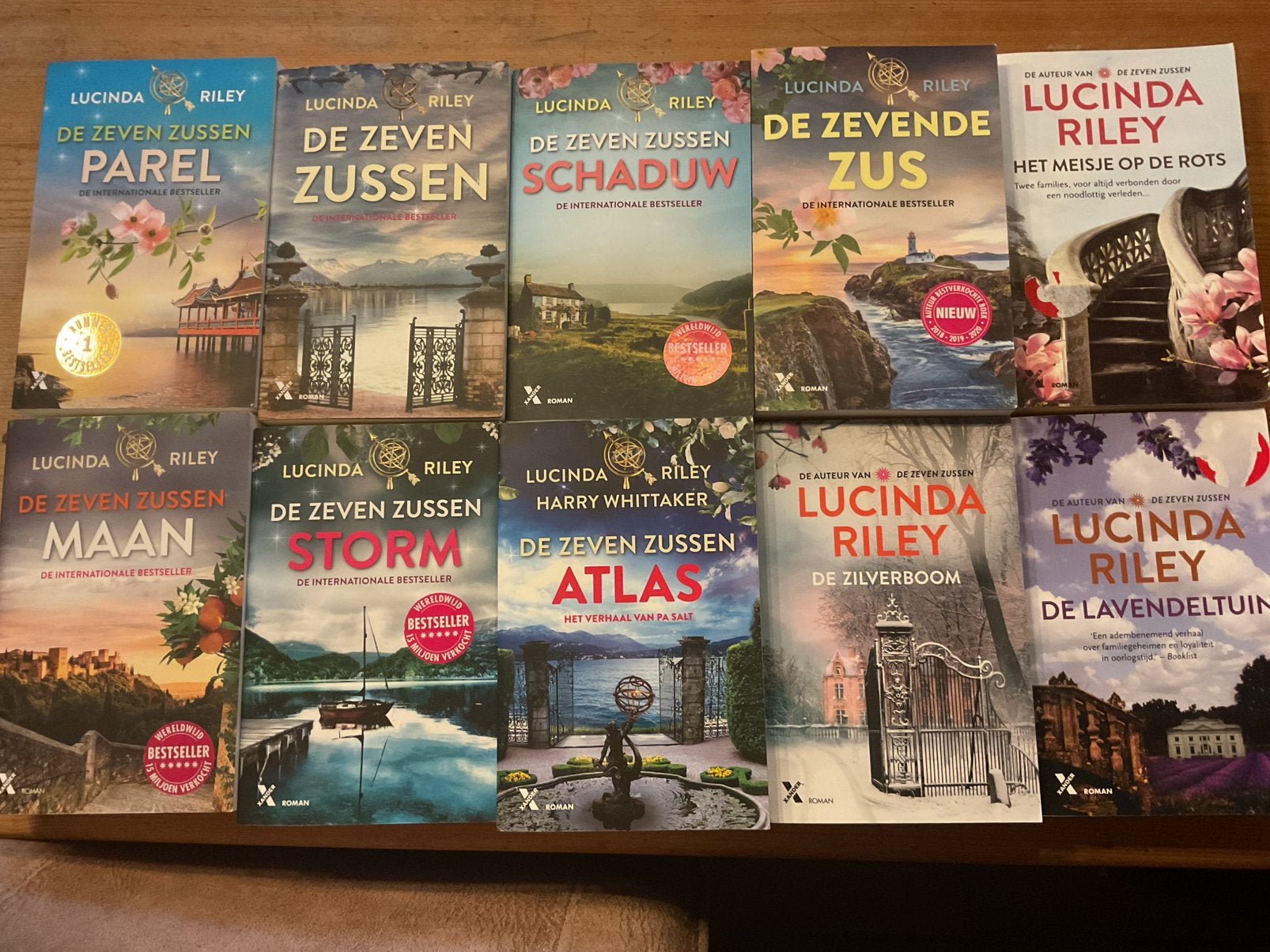 Lucinda Riley boeken, de zeven zussen, Boeken, Ophalen of Verzenden, Zo goed als nieuw