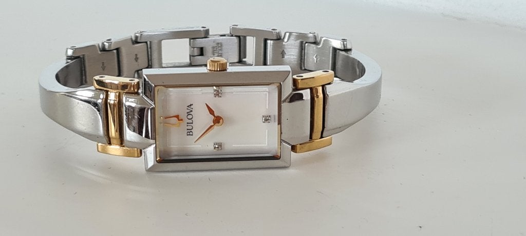 Bulova Bicolor Dames Horloge 98p188 Parelmoer Wijzerplaat, Antiek en Kunst, Ophalen of Verzenden