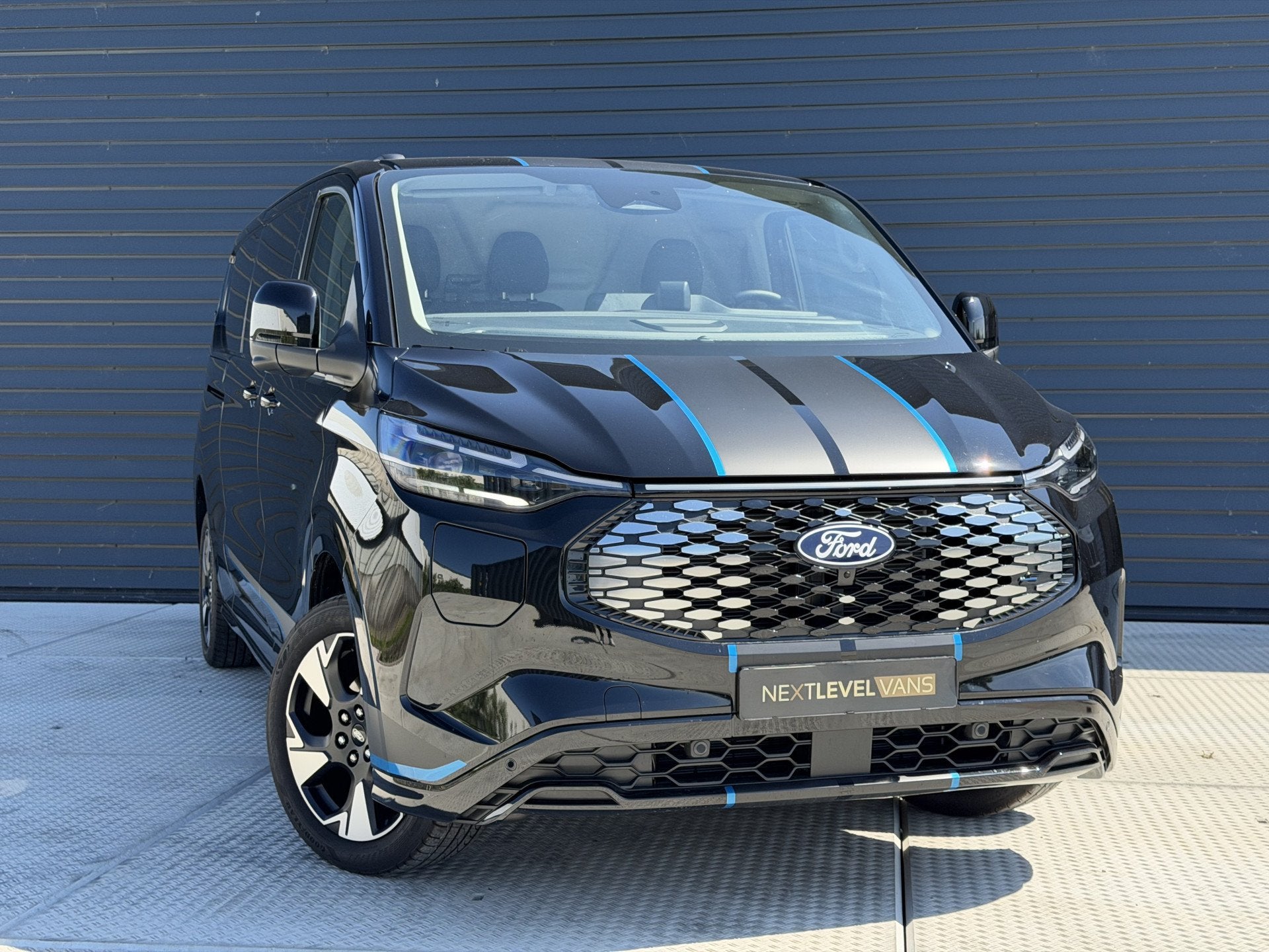 Ford E-Transit Cust. 340 L2H1 Sport 71 kWh | 360 Camera | B&, Auto's, Bestelauto's, Automaat, Achterwielaandrijving, Gebruikt