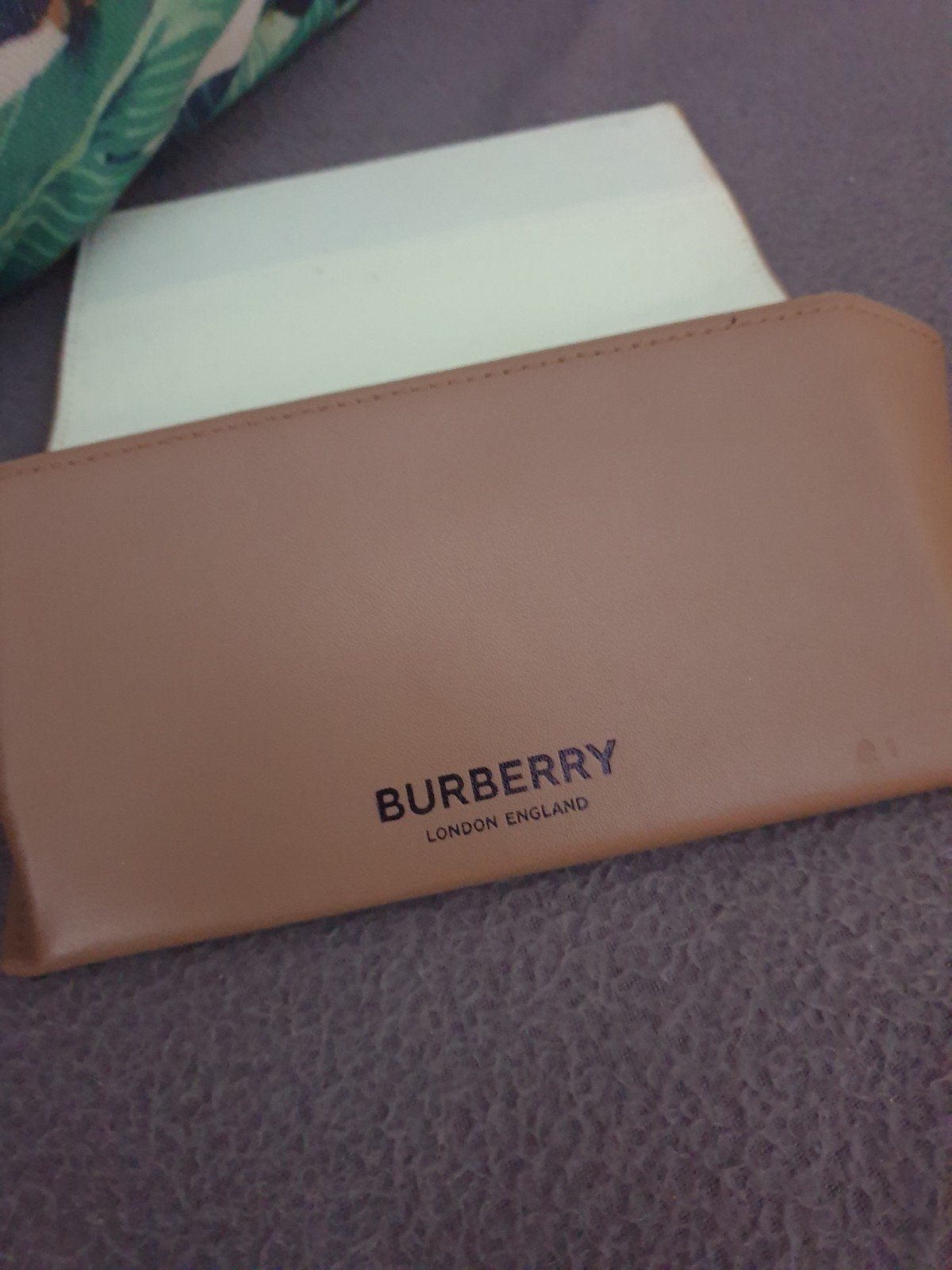 Burberry Zonnebril - Beige met Iconisch Patroon, Overige merken, Zonnebril, Beige, Ophalen of Verzenden