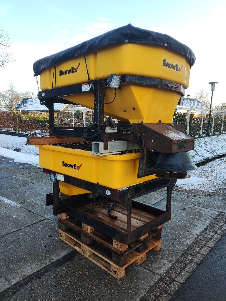 2 ingeruilde Snowex (opbouw) zoutstrooiers (type SP6000), Ophalen, SNOWEX, SNOWEX, Strooier