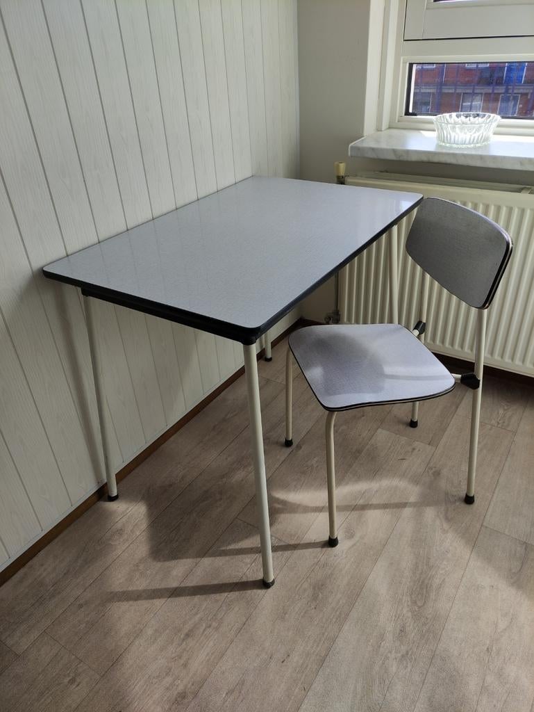 Keukentafeltje + stoel, jaren 70/80., Ophalen, Gebruikt, 4 tot 6 stoelen