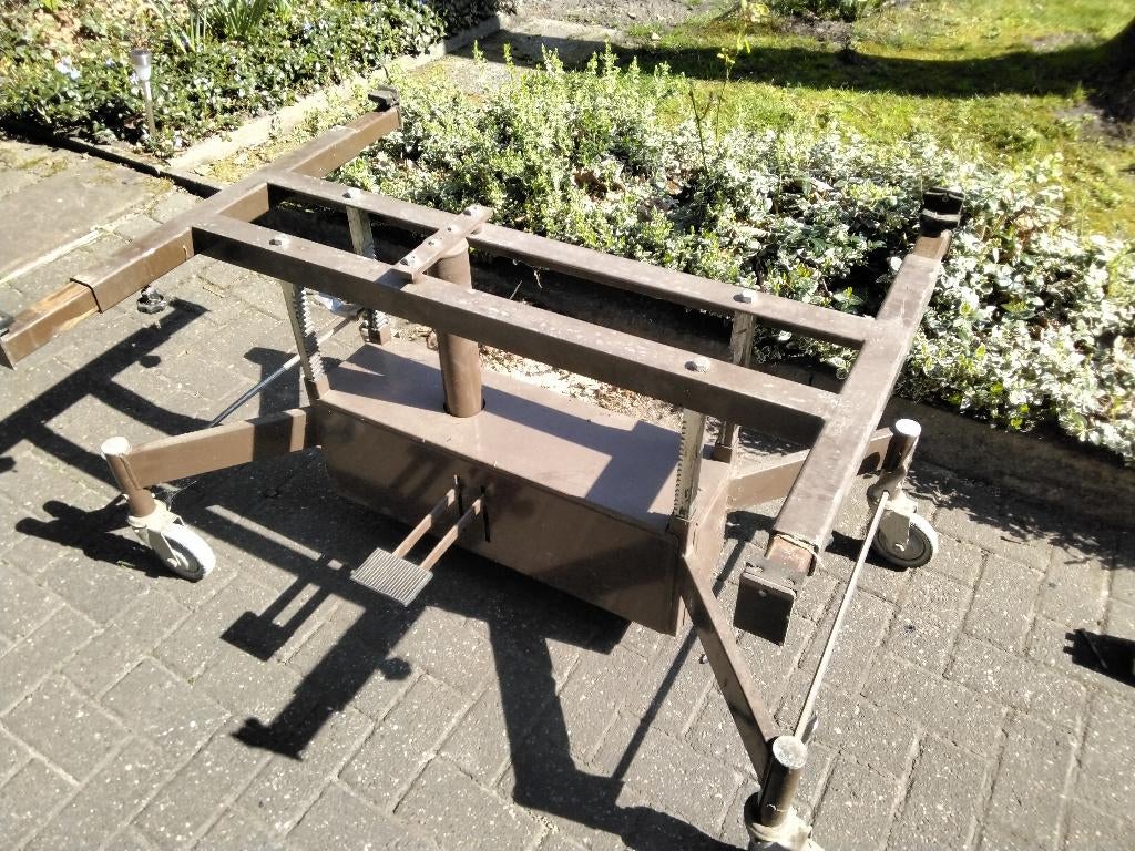 Heftafel onderstel moter brommer zitmaaier, Ophalen, Gebruikt