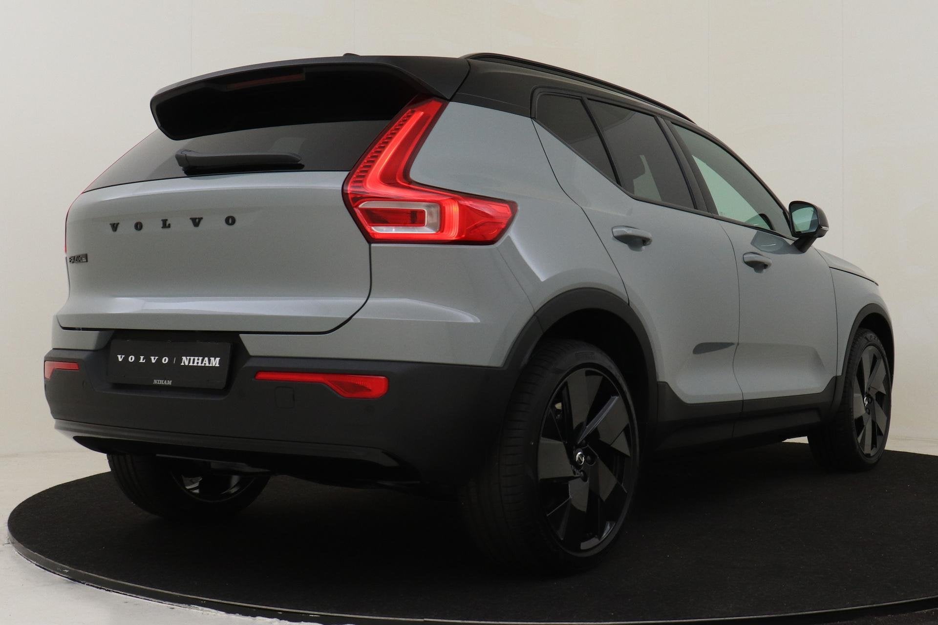 Volvo EX40 TWIN MOTOR ULTRA BLACK EDITION EUROPA 82 kWh -PAN, Automaat, 12 maanden, 82 kWh, 408 pk