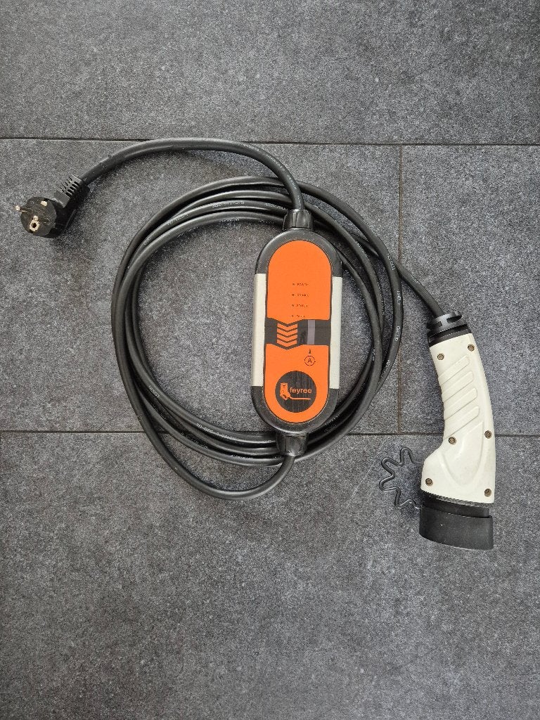 Feyree draagbare EV-lader (Laadkabel) 220 volt 16A, Auto diversen, Laadpalen, Zo goed als nieuw, Laadkabel, Ophalen of Verzenden