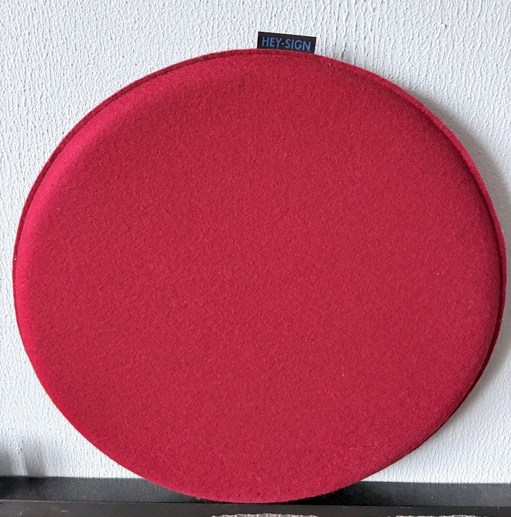 TWEE WOLLEN RONDE KUSSENS " HEY- DESIGN", Ophalen of Verzenden, Zo goed als nieuw, Rond