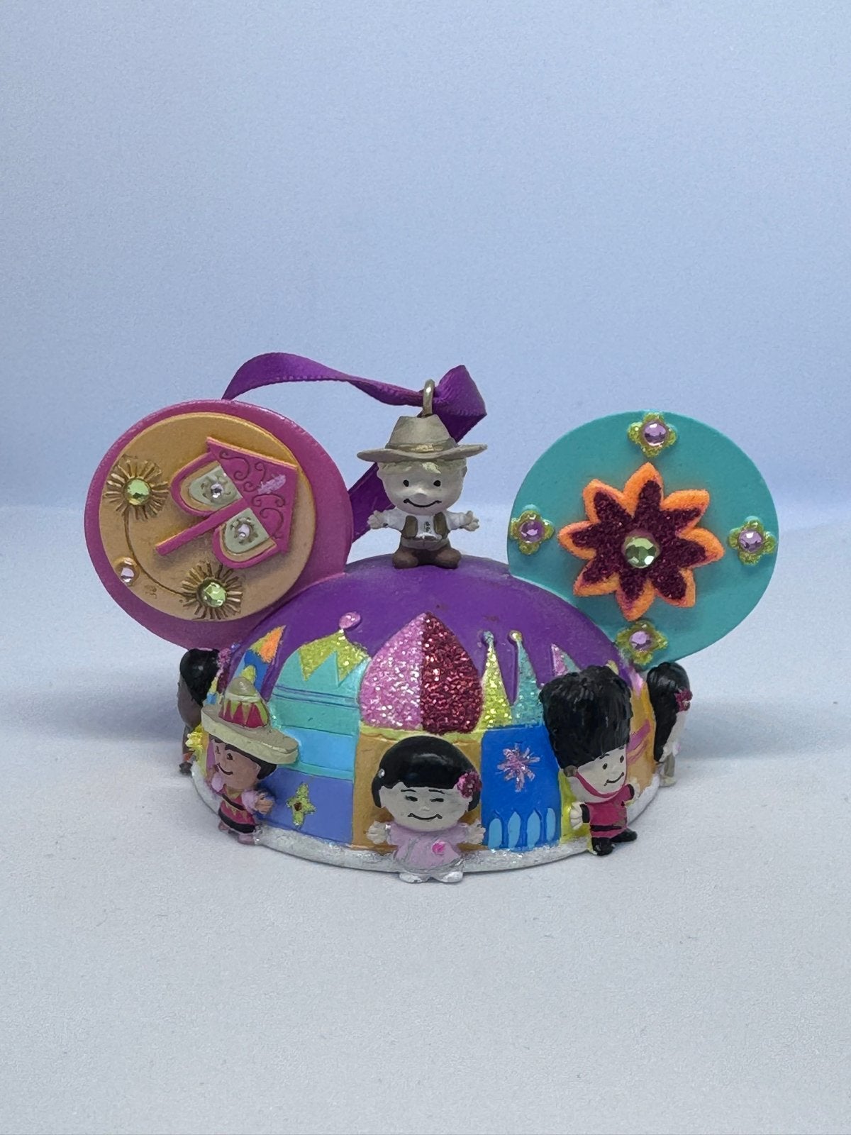 Disney It's a Small World Mickey Oortjes Ornament, Ophalen of Verzenden, Mickey Mouse, Zo goed als nieuw, Beeldje of Figuurtje