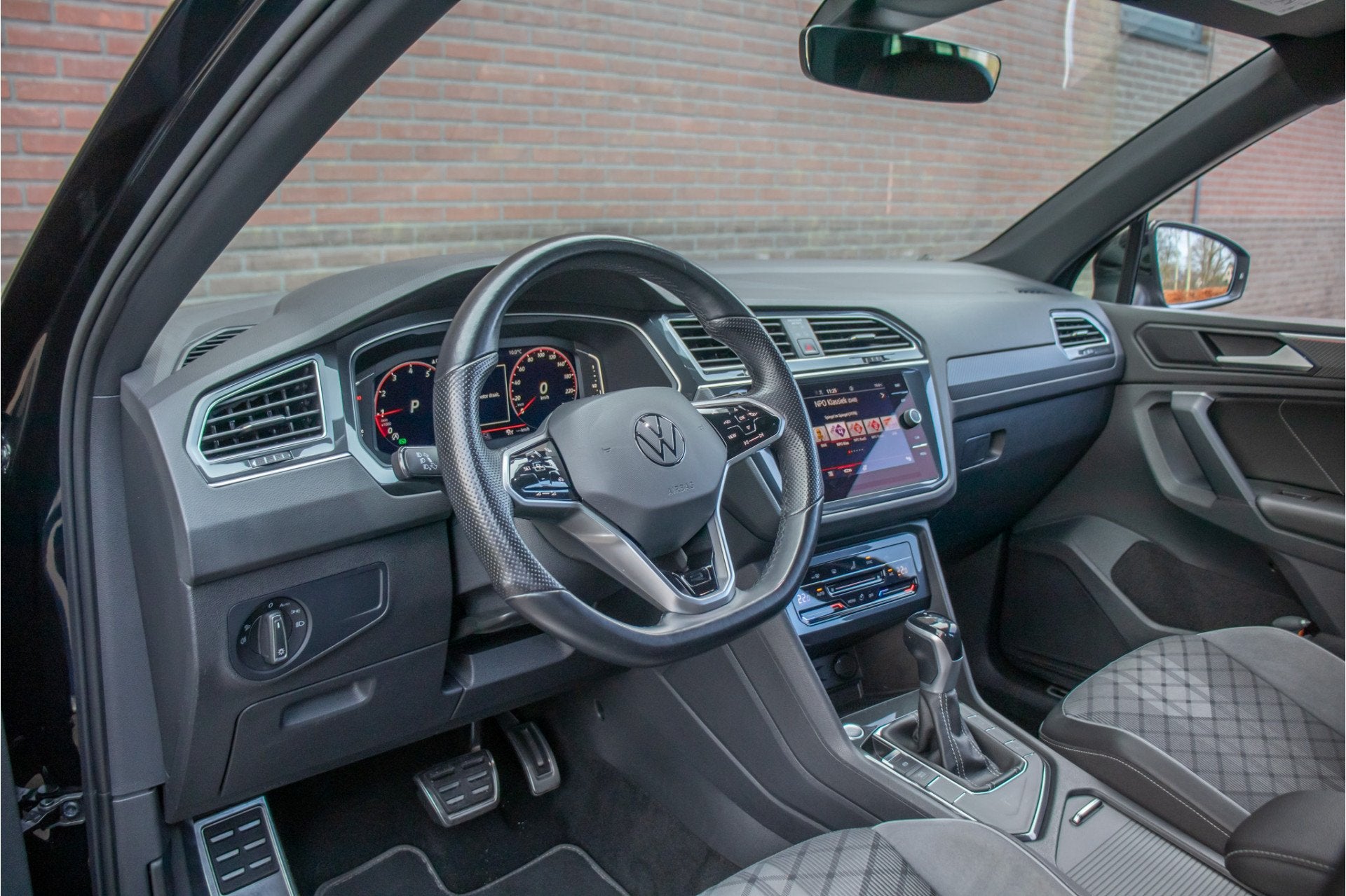 Volkswagen Tiguan 1.5 TSI 150pk DSG R-Line Business+, Origin, Auto's, Volkswagen, 1441 kg, Euro 6, 4 cilinders, 150 pk