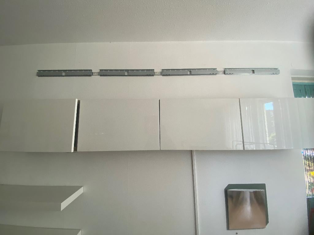 Houten wandkast, Huis en Inrichting, Kasten | Wandmeubels, Ophalen, Met klep(pen), Zo goed als nieuw, Minder dan 150 cm
