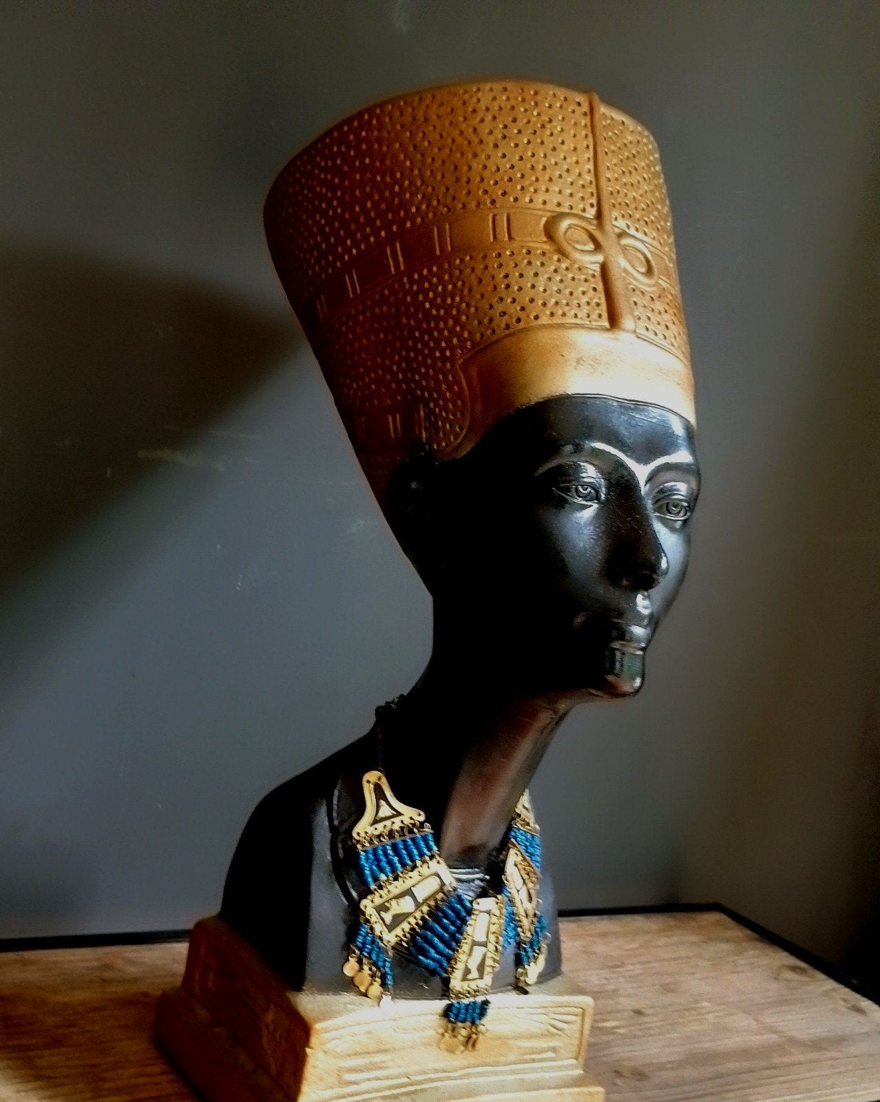 Fraaie grote Nefertiti buste borstbeeld!, Gips, Buste, Ophalen of Verzenden, Handgemaakt