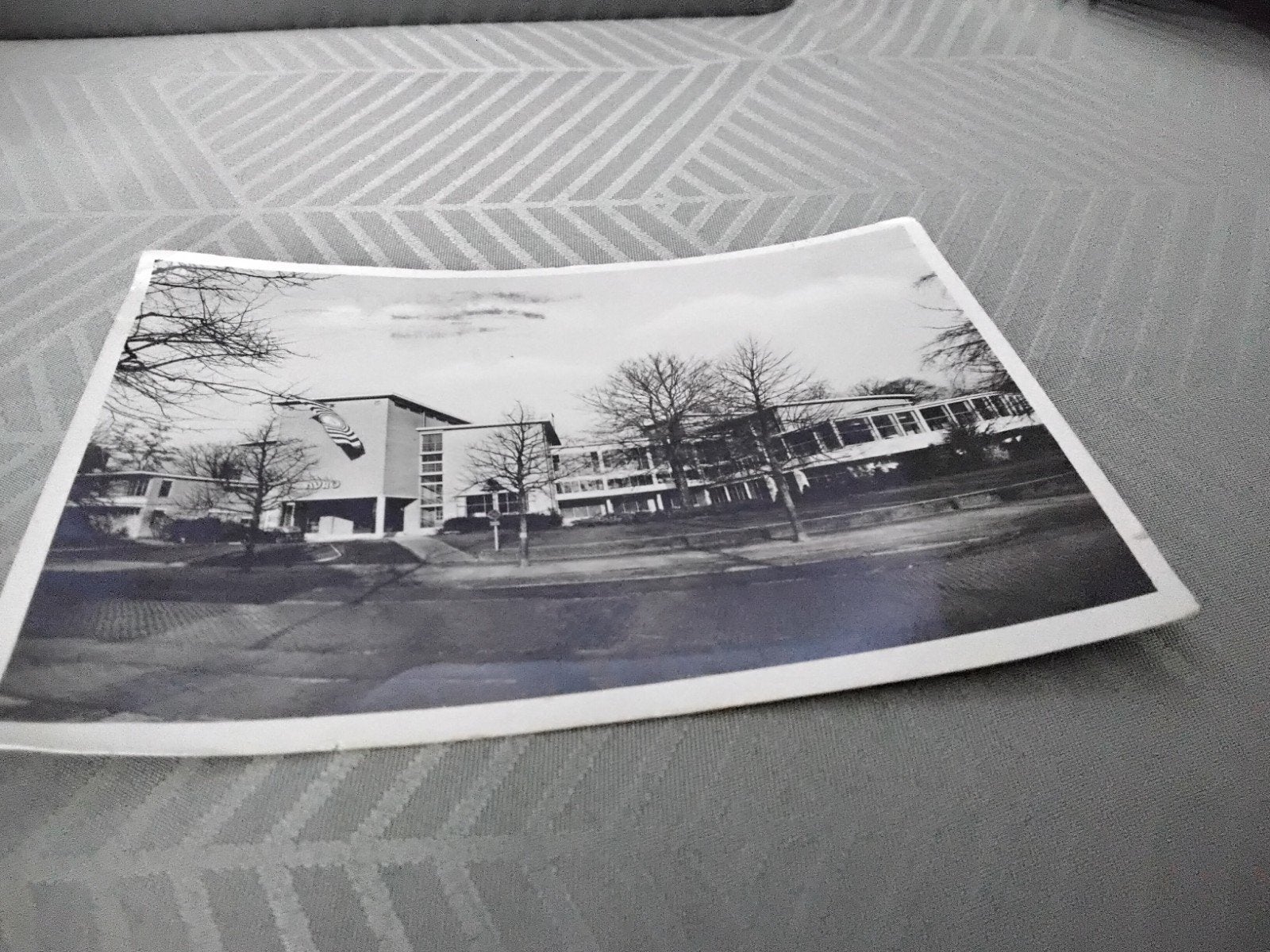 oude ansichtkaart A.V.R.O.-Studio's Hilversum 1951, Ophalen, 1940 tot 1960, Noord-Holland