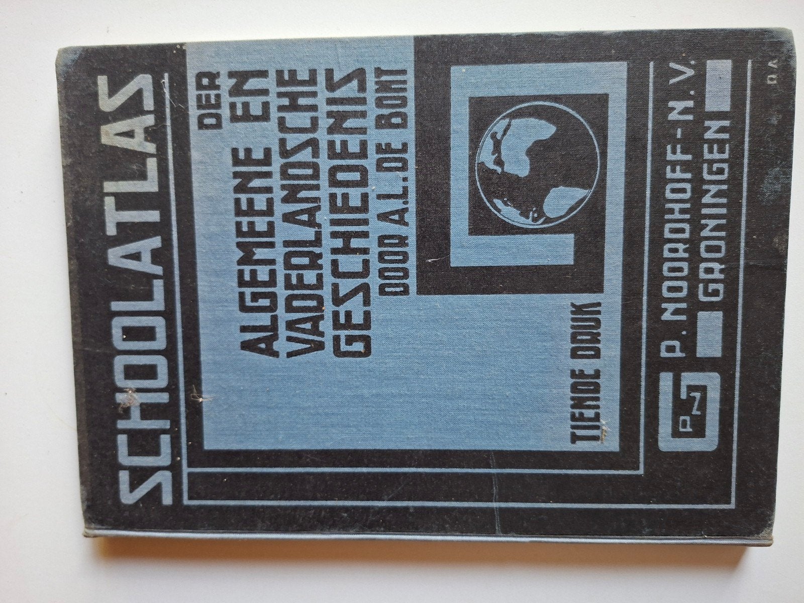 Schoolatlas P. Noodhoff Groningen - Mei 1929, Gelezen, Overige atlassen, Ophalen of Verzenden, A.L.DE BONT