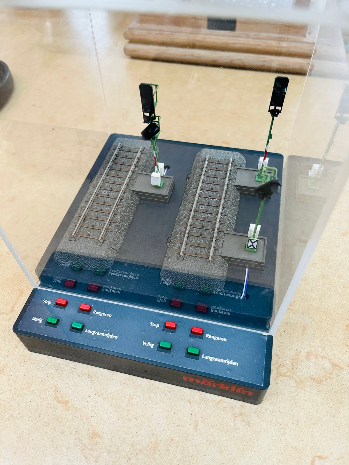 Märklin winkel vitrine seinen en bedieningspaneel, Wisselstroom, Overige typen, Ophalen of Verzenden, Zo goed als nieuw